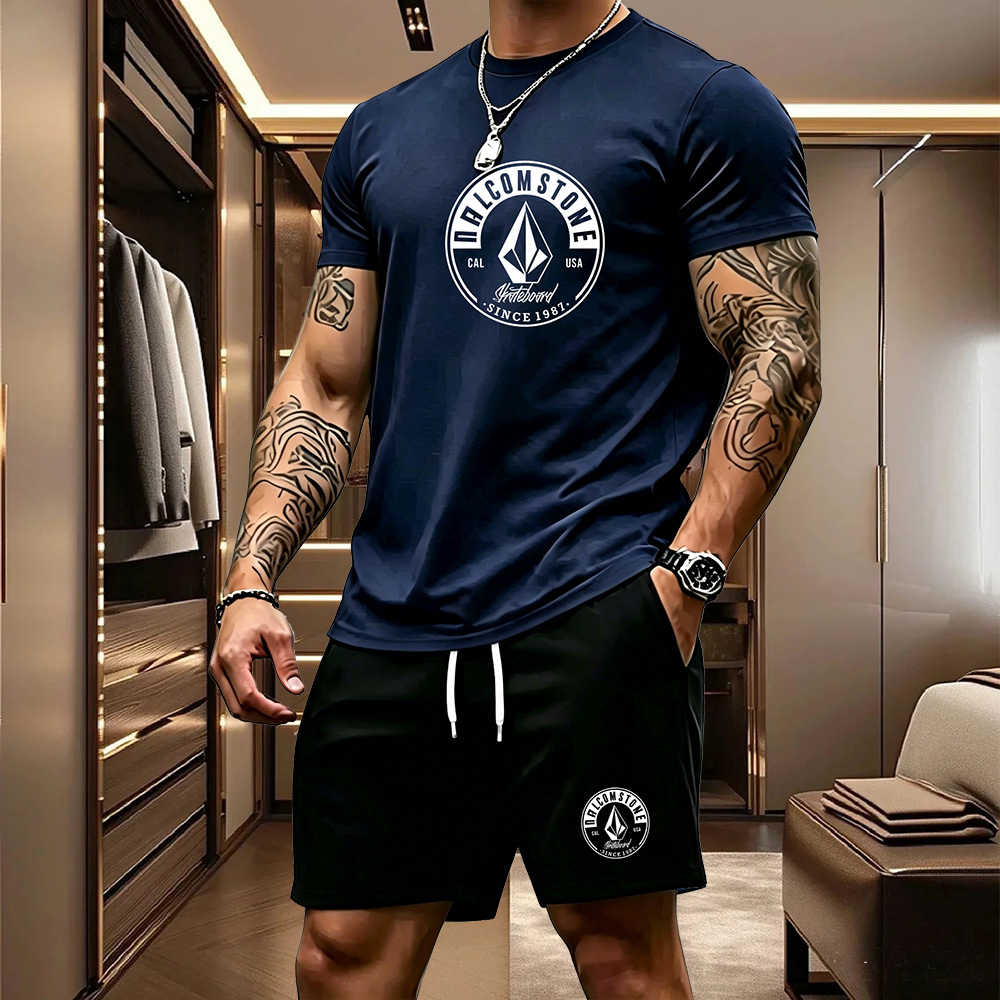Men'S Fashion Trends 2025 - ชุดกีฬาลำลองสำหรับผู้ชาย 2 ชิ้น เสื้อยืดแขนสั้นคลาสสิก+กางเกงขาสั้นมีกระเป๋าแบบมีเชือกผูก ชุดสตรีทสเก็ตบอร์ดสำหรับกิจกรรมกลางแจ้ง