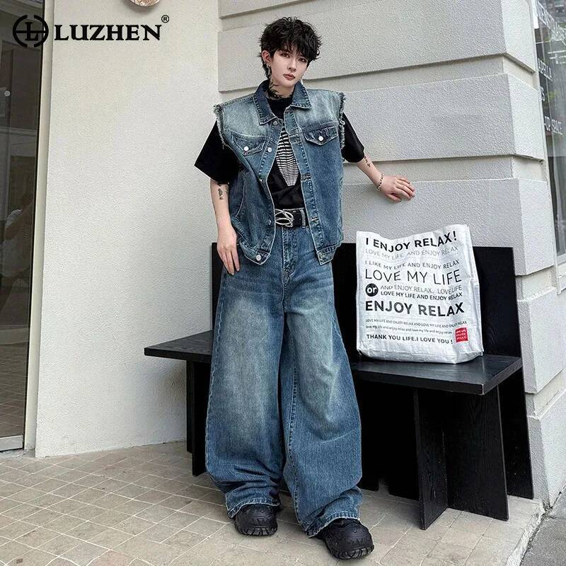 Mens Fashion Streetwear - LUZHEN 2026 ฤดูร้อน DENIM ชุดสองชิ้นผู้ชายแฟชั่นหล่อสตรีทแวร์กระเป๋าตกแต่งเสื้อแขนกุดกางเกงยีนส์ทรงตรง JY6893