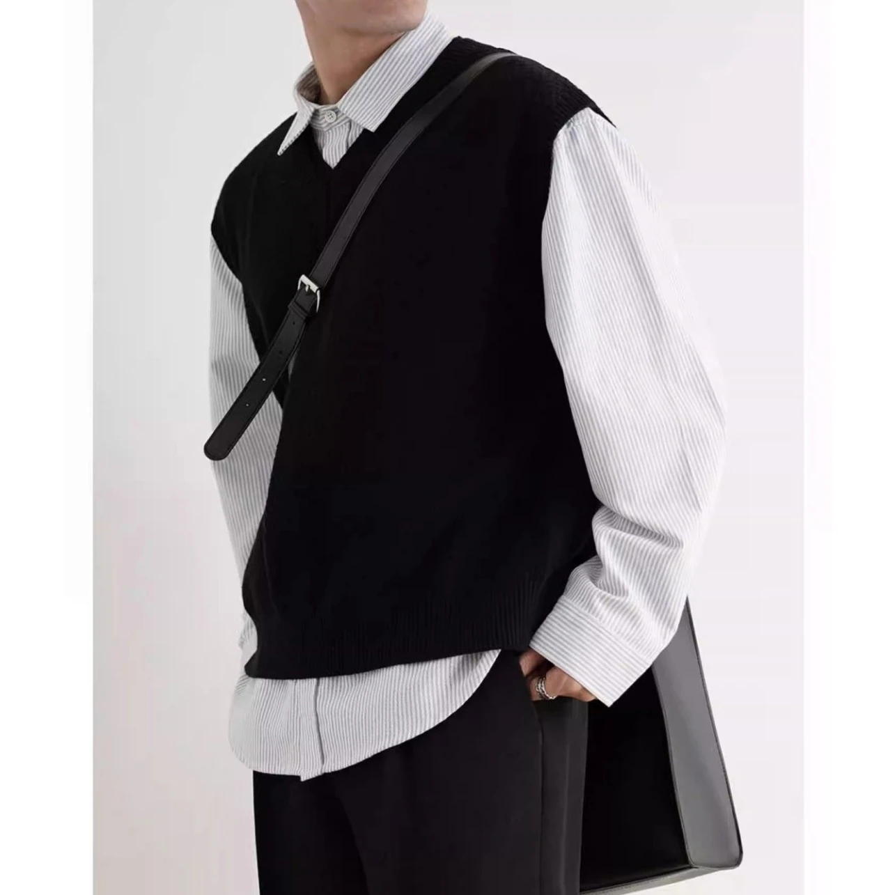 2024ต้นฤดูใบไม้ร่วงสีดําเรียบง - Men'S Fashion V Neck Sweater บทวิจารณ์และราคา